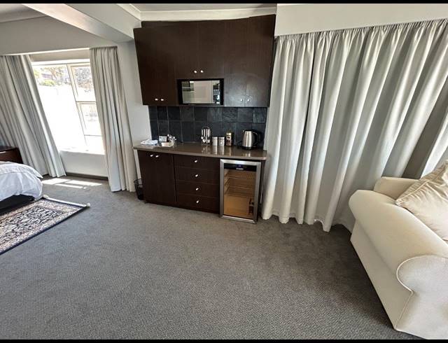 5 BEDROOM HOUSE FOR SALE IN JEFFREYS BAY CENTRAL